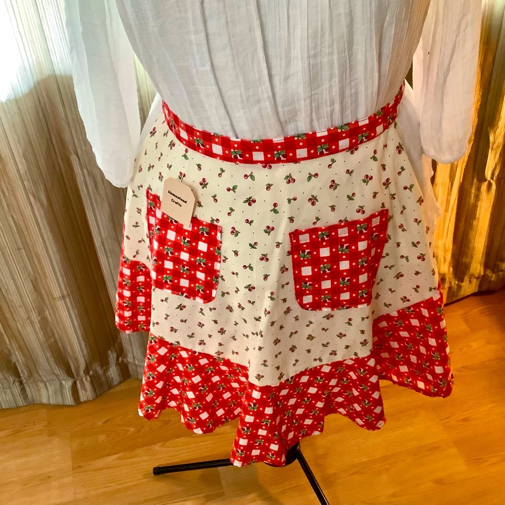 Handmade cotton apron with pockets